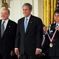 Paul Baran stands beside President George W. Bush