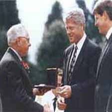 George Kozmetsky shakes hands with President Bill Clinton